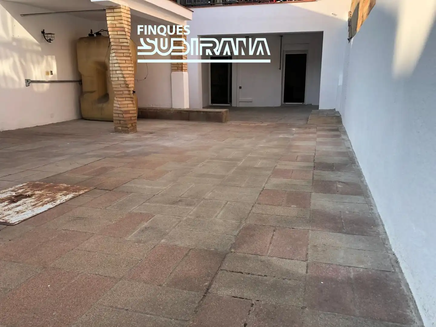 Vista exterior de Planta baixa en venda en Igualada amb Calefacció, Parquet i Terrassa