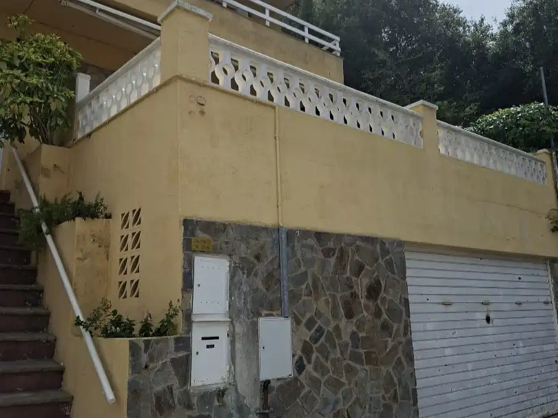 Außenansicht von Haus oder Chalet zum Verkauf in Sant Cugat del Vallès mit Klimaanlage, Terrasse und Balkon