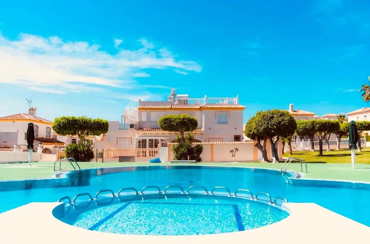 Piscina de Casa o chalet de alquiler en Torrevieja con Aire acondicionado, Calefacción y Terraza
