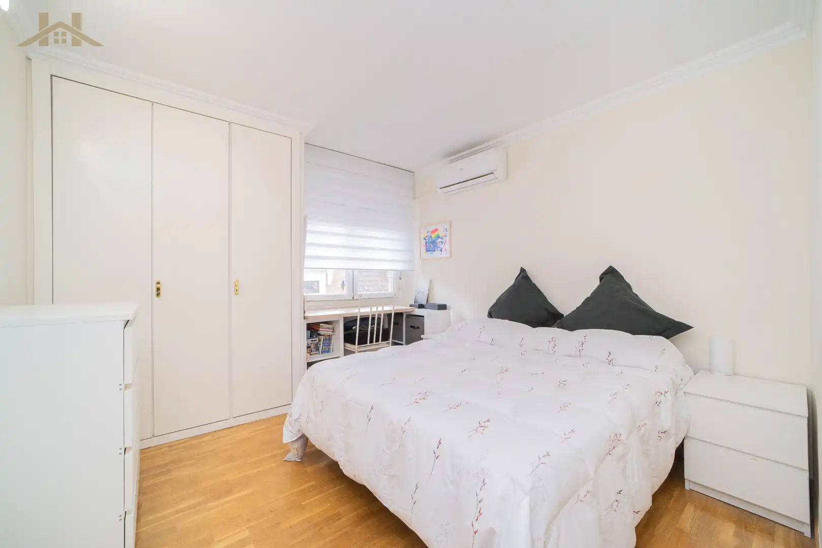 Schlafzimmer von Einfamilien-Reihenhaus zum Verkauf in Madrid mit Klimaanlage, Heizung und Terrasse