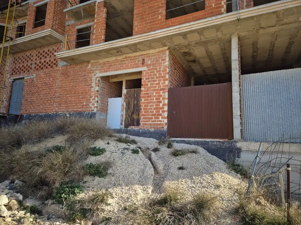 Vista exterior de Edificio en venta en Chinchilla de Monte-Aragón