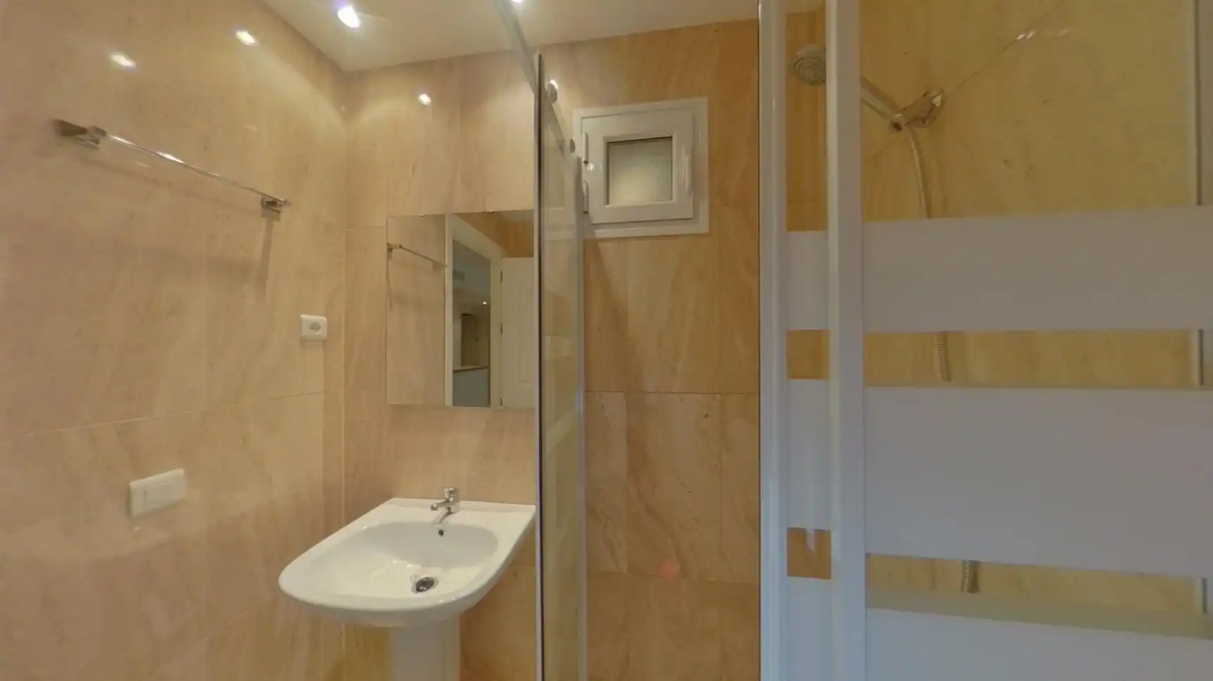 Bathroom of Flat for sale in Marbella  with Storage room and Swimming Pool