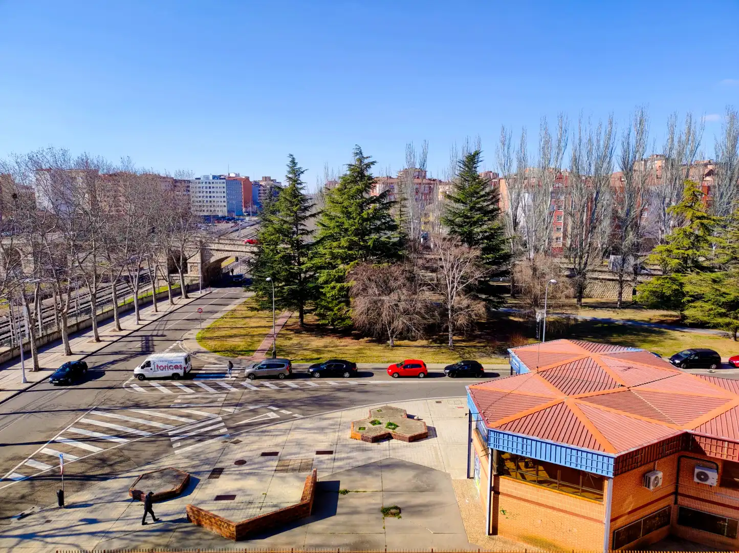 Vista exterior de Pis en venda en Pan y Guindas