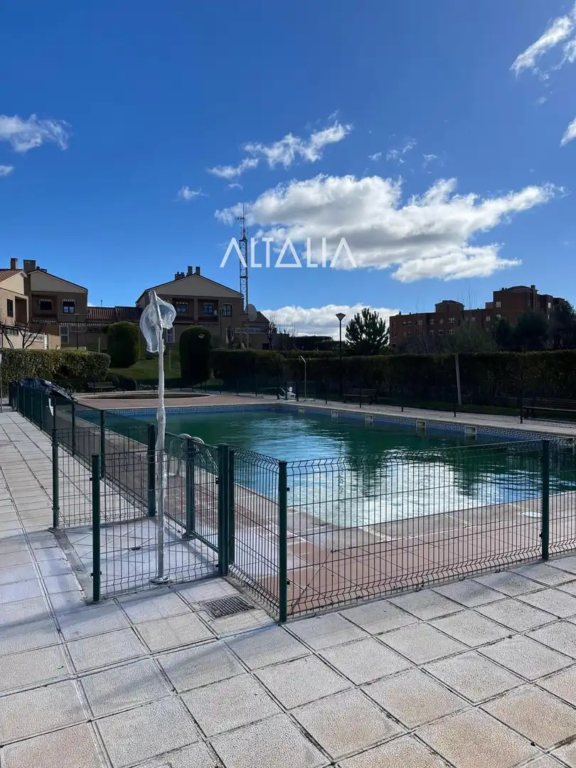 Piscina de Casa adosada en venta en Cuenca con Calefacción, Piscina y Piscina comunitaria