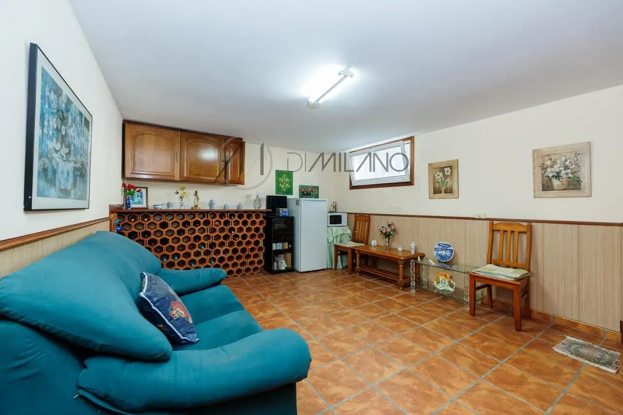 Casa adosada en venta en Vigo  con Calefacción, Jardín privado y Parquet
