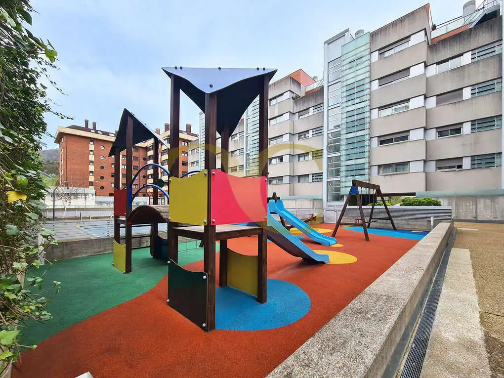 Außenansicht von Maisonette zum Verkauf in Oviedo  mit Heizung, Privatgarten und Terrasse