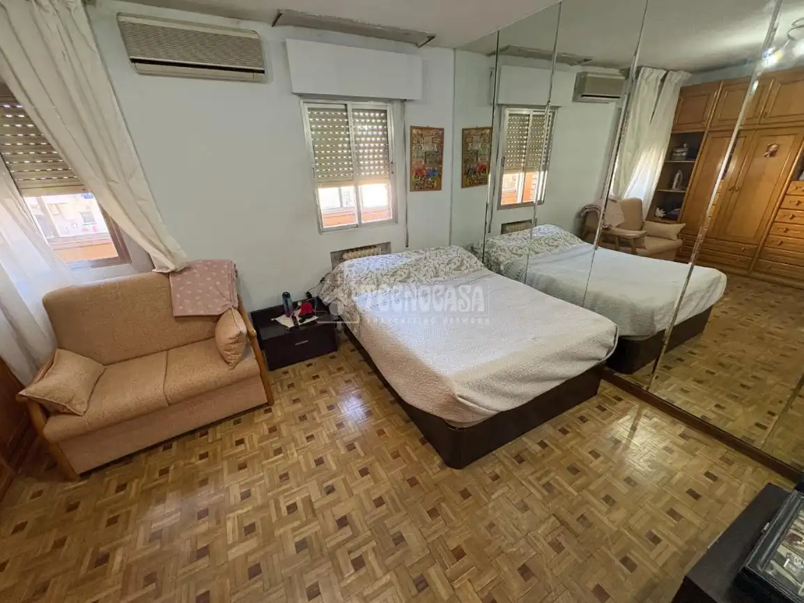 Bedroom of Flat for sale in Madrid  with Air Conditioner
