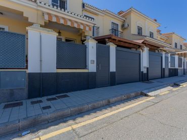 Terraced house with pool for sale in Caserío de los Llanos 6