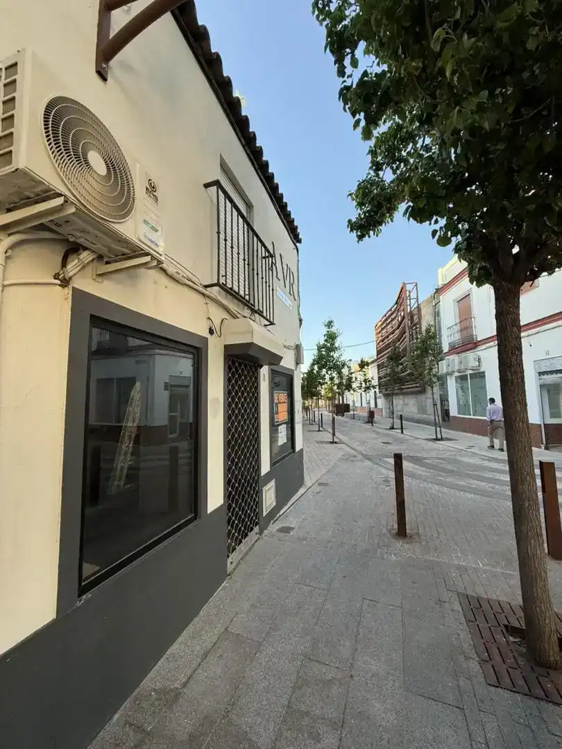 Vista exterior de Local de alquiler en Camas