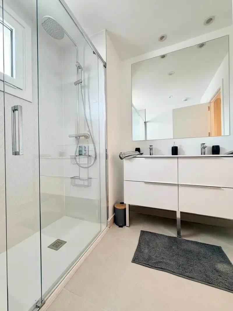 Bany de Apartament de lloguer en Estepona amb Aire condicionat, Calefacció i Terrassa