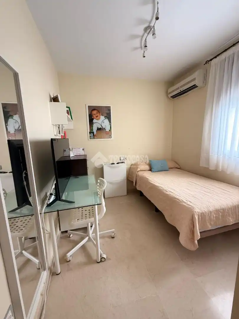 Habitación de Casa adosada en venta en Alcalá de Guadaira con Aire acondicionado y Terraza