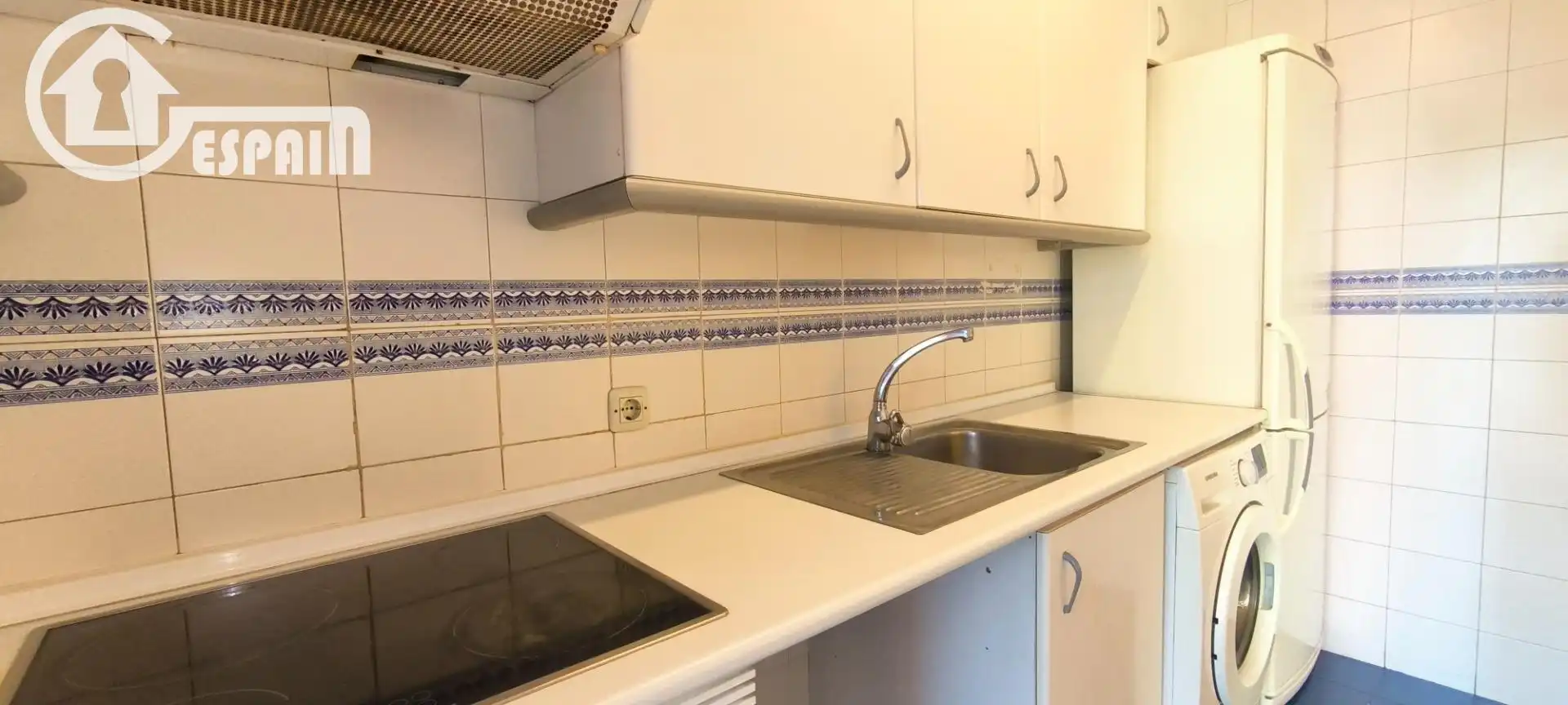 Cuina de Dúplex en venda en Madrid amb Calefacció, Jardí privat i Piscina comunitària