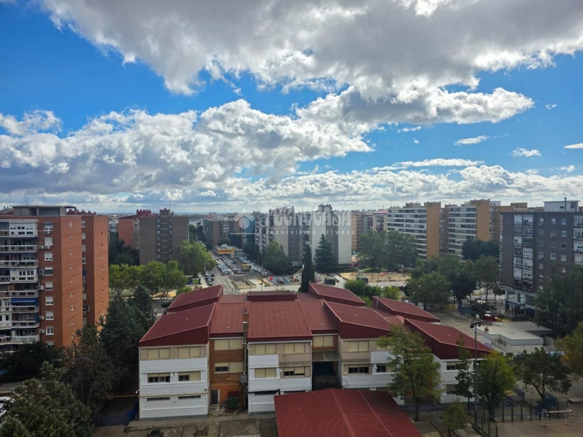 Vista exterior de Pis en venda en Alcorcón amb Aire condicionat, Calefacció i Parquet