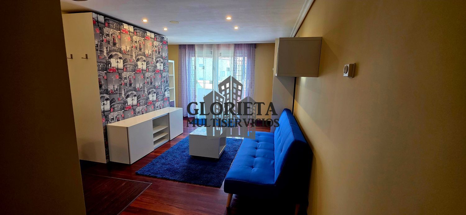 Sala d'estar de Àtic en venda en Vigo  amb Calefacció, Parquet i Terrassa