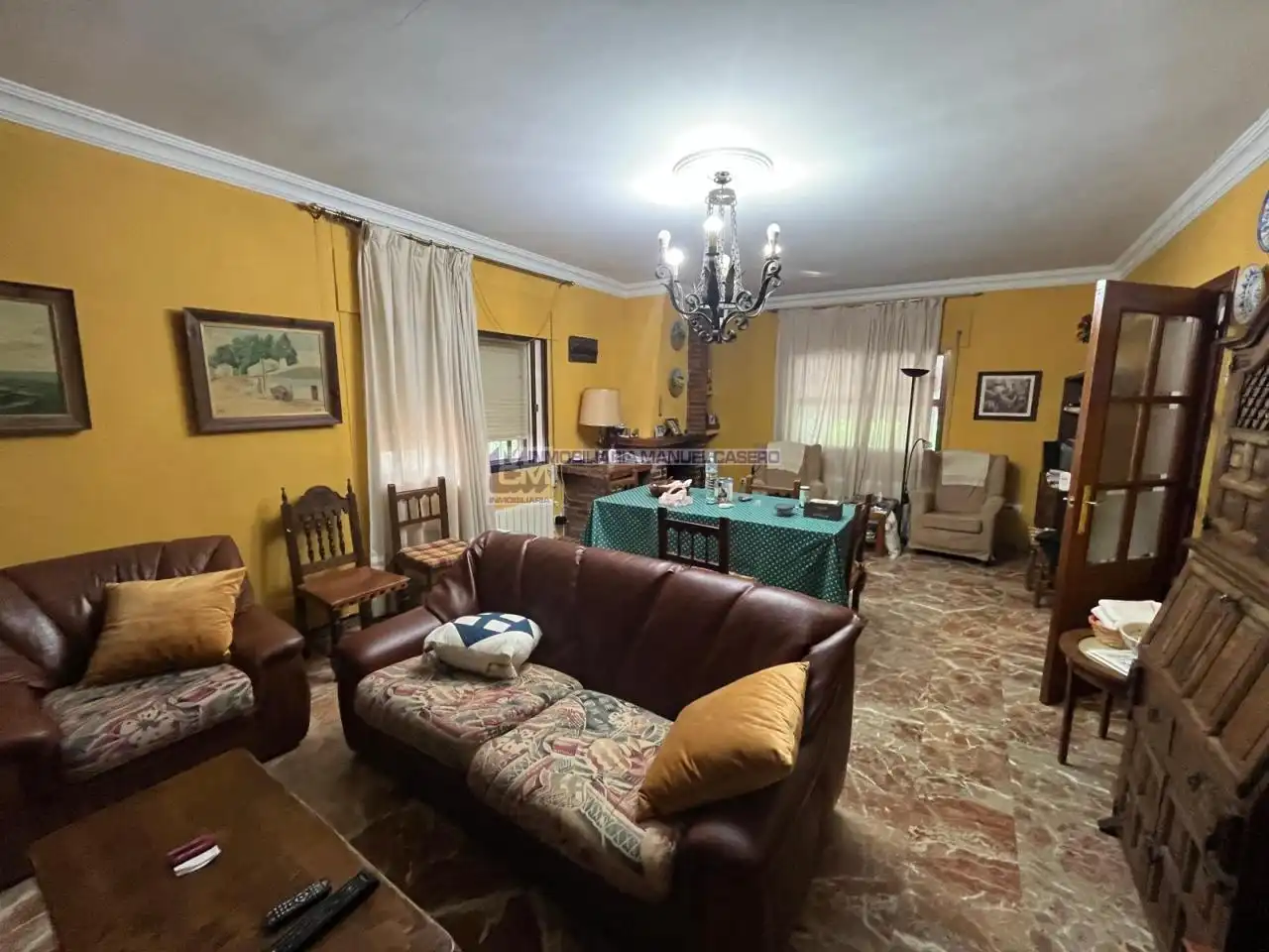 Sala d'estar de Casa o xalet en venda en Cáceres amb Calefacció, Jardí privat i Traster