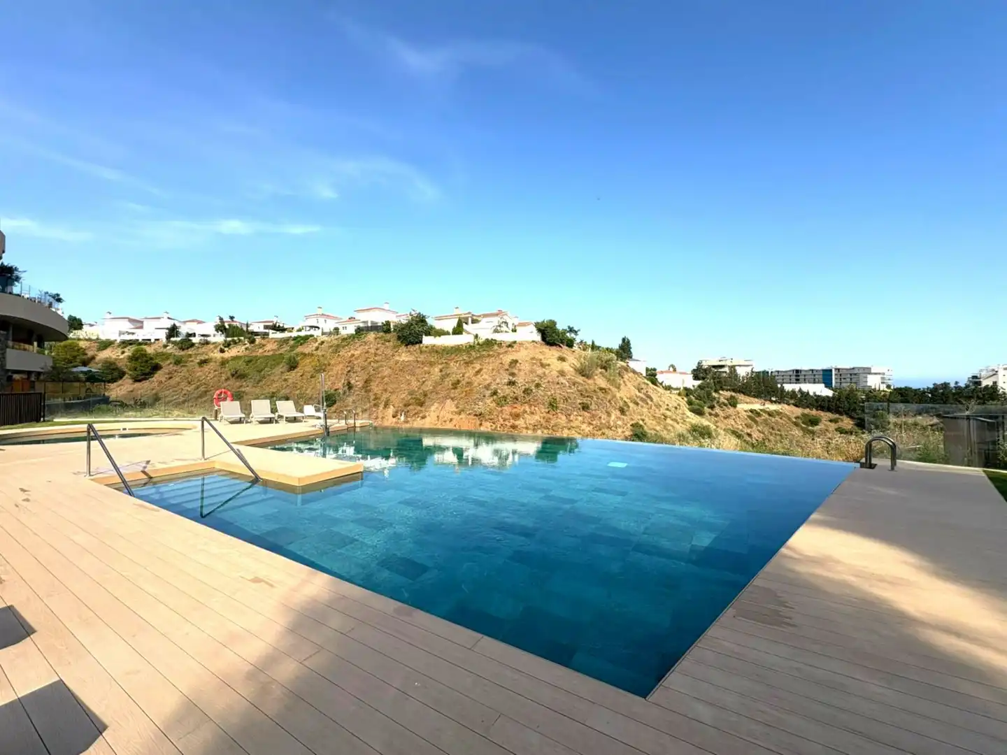 Piscina de Apartament en venda en Fuengirola amb Aire condicionat, Terrassa i Traster