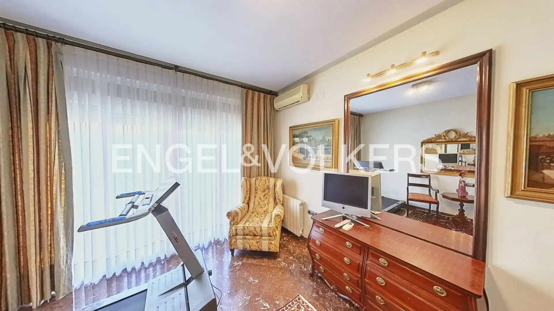 Living room of Flat for sale in Sevilla  with Air Conditioner, Heating and Terrace