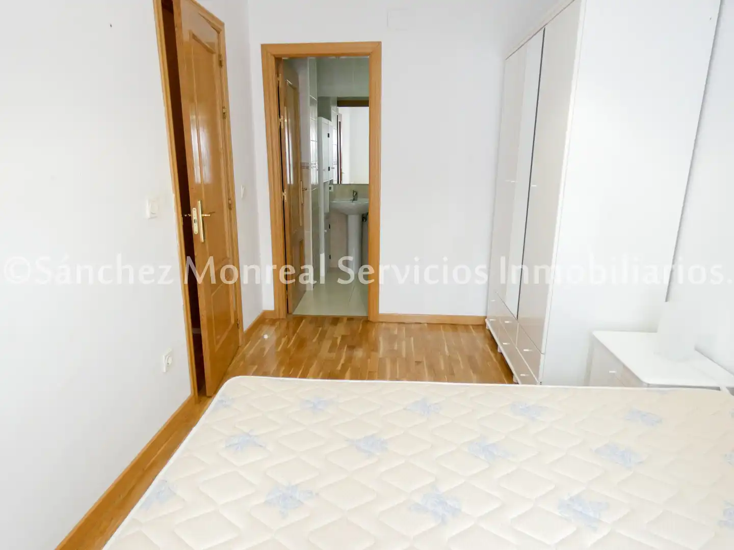 Habitación de Piso de alquiler en Alcázar de San Juan con Calefacción, Parquet y Amueblado
