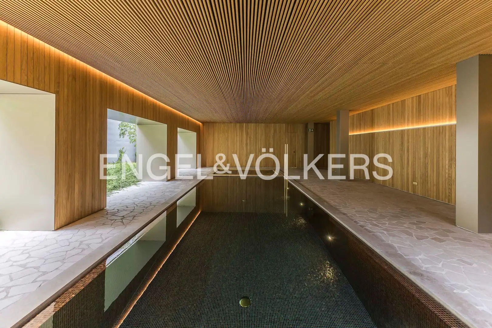 Piscina de Piso en venta en Madrid con Aire acondicionado, Calefacción y Jardín privado