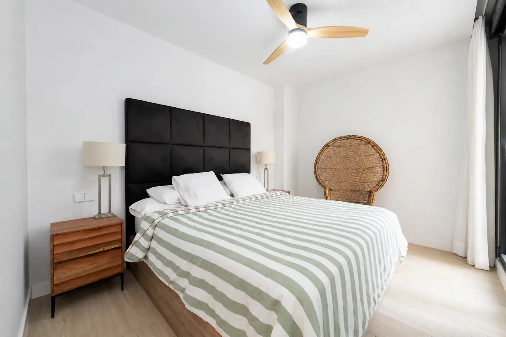 Habitación de Dúplex en venta en Majadahonda con Aire acondicionado, Calefacción y Jardín privado