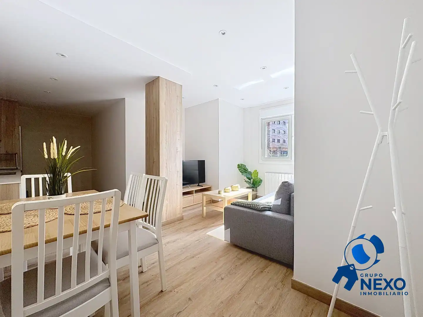 Sala d'estar de Apartament de lloguer en Gijón  amb Calefacció, Traster i Moblat