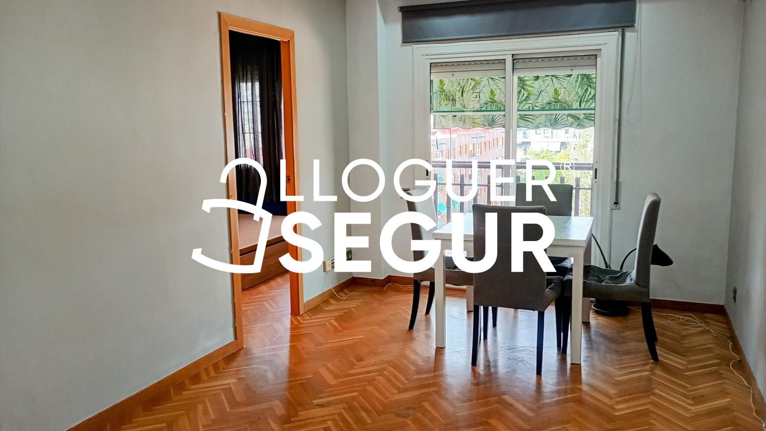 Dormitori de Pis de lloguer en L'Hospitalet de Llobregat amb Aire condicionat, Terrassa i Moblat