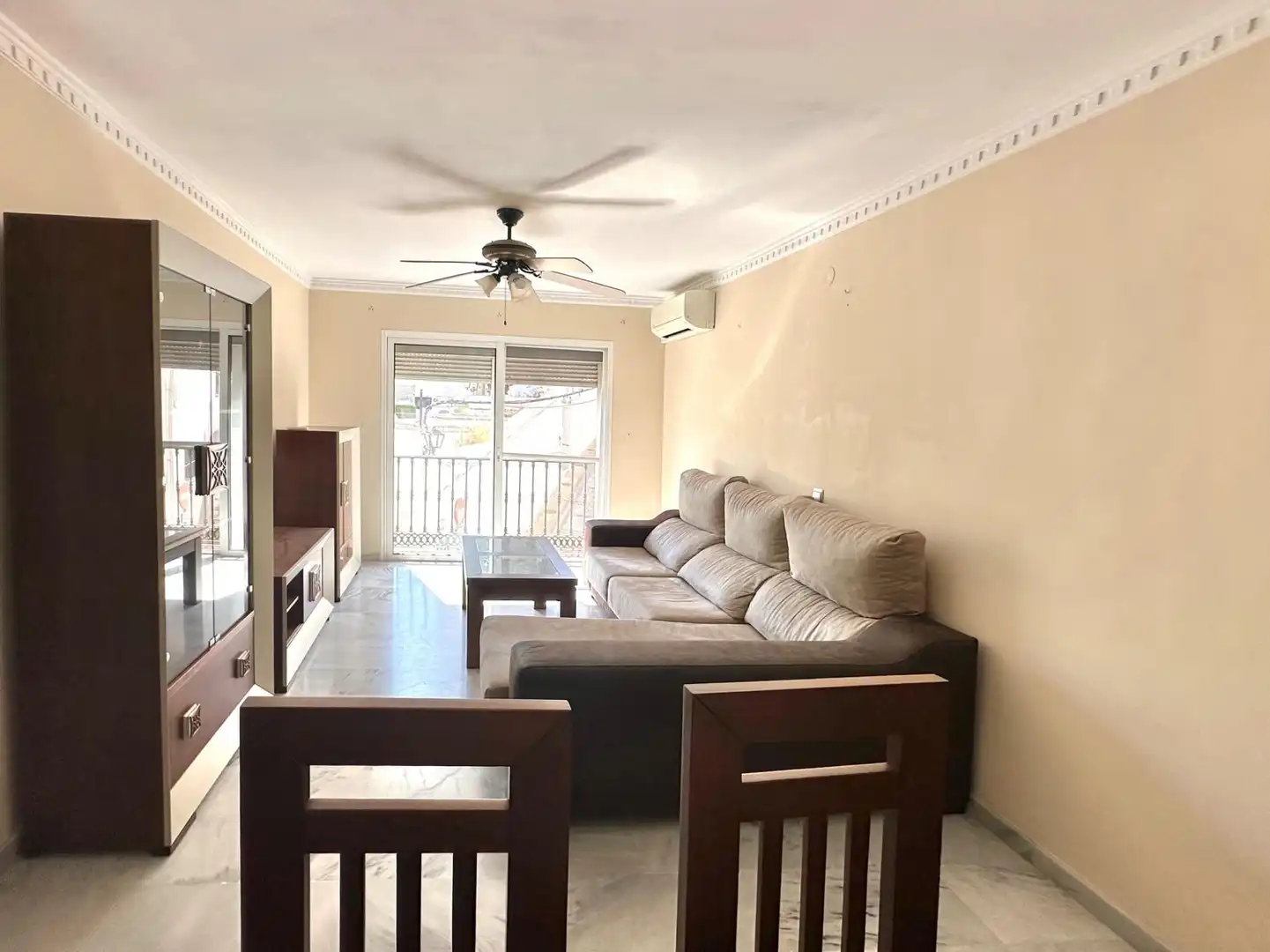 Living room of Flat for sale in Monda  with Air Conditioner, Balcony and Community pool