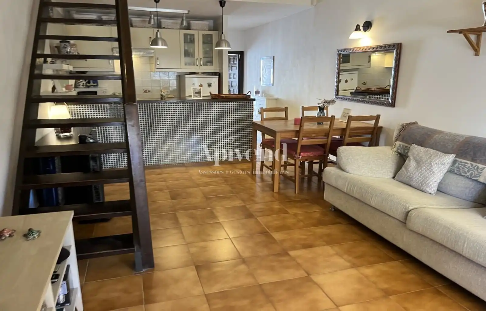 Sala d'estar de Casa adosada en venda en Garrigàs amb Terrassa i Moblat