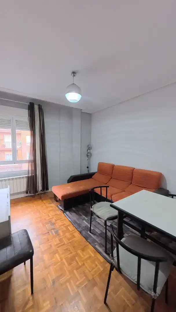 Sala de estar de Piso en venta en  Logroño con Calefacción, Parquet y Trastero