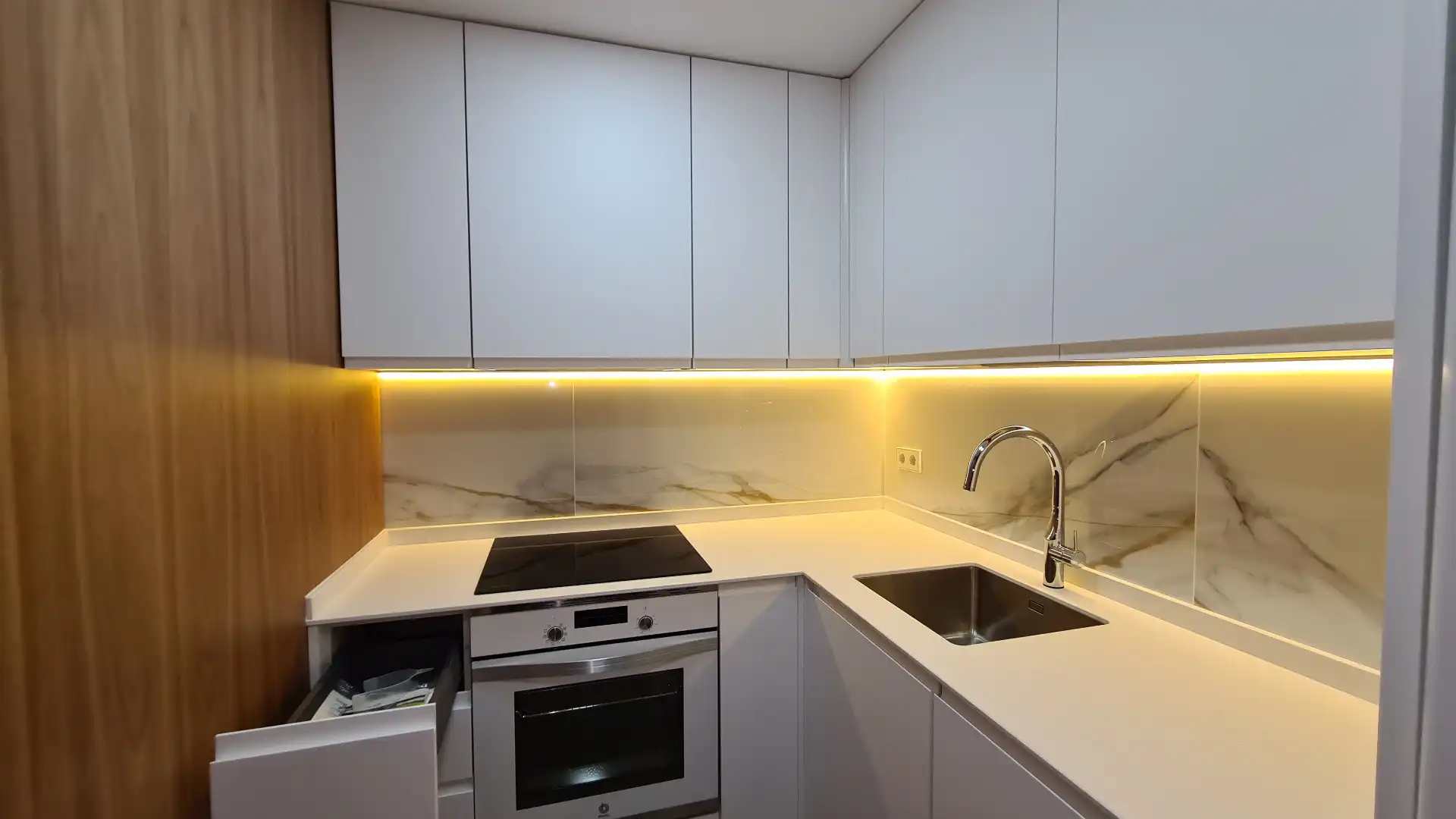 Cuina de Apartament de lloguer en Madrid amb Aire condicionat, Calefacció i Moblat
