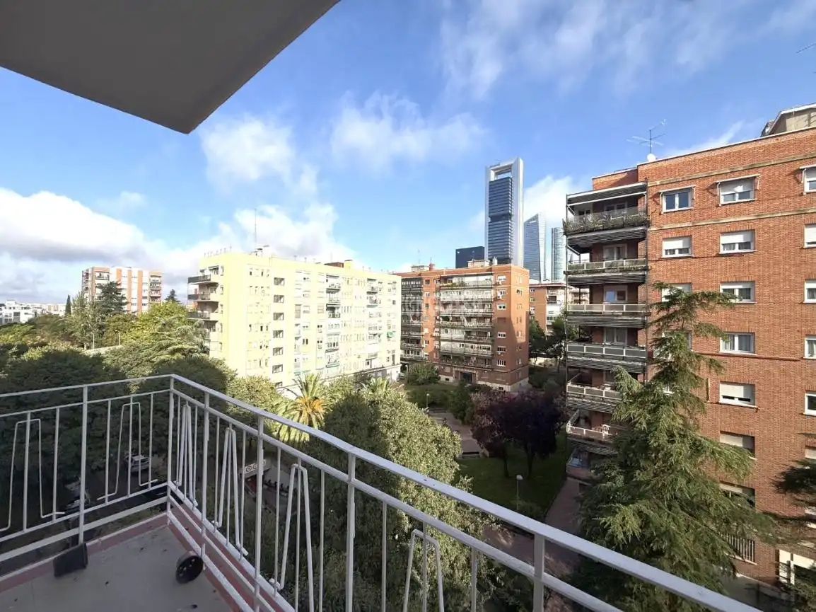 Vista exterior de Piso en venta en Chamartín