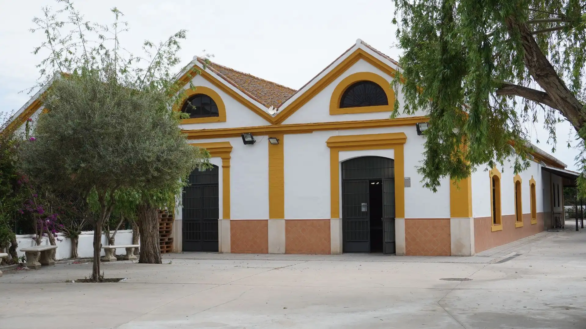 Außenansicht von Fabrikhallen zum Verkauf in Motril