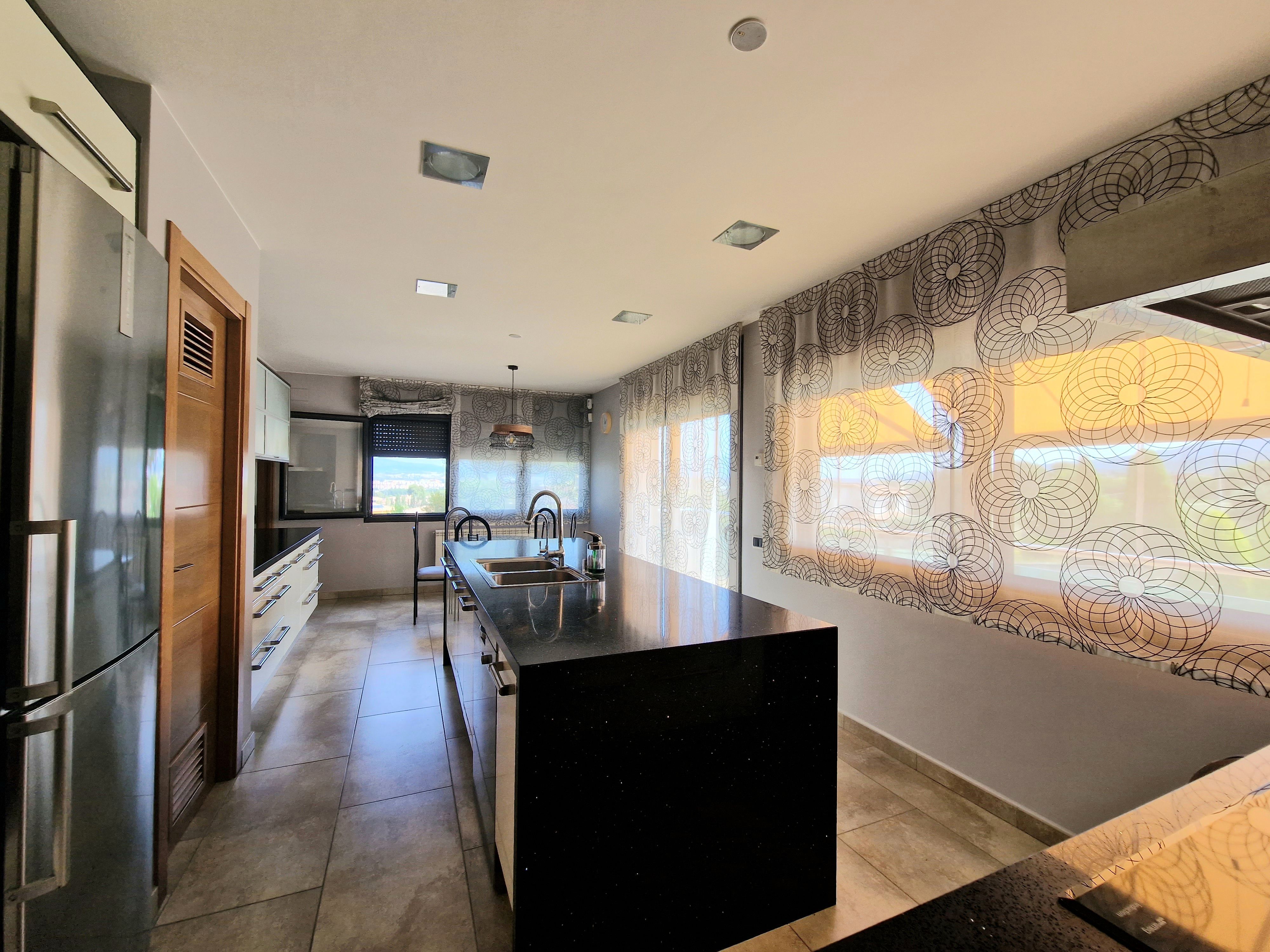 Kitchen of House or chalet for sale in Montornès del Vallès  with Air Conditioner, Private garden and Terrace