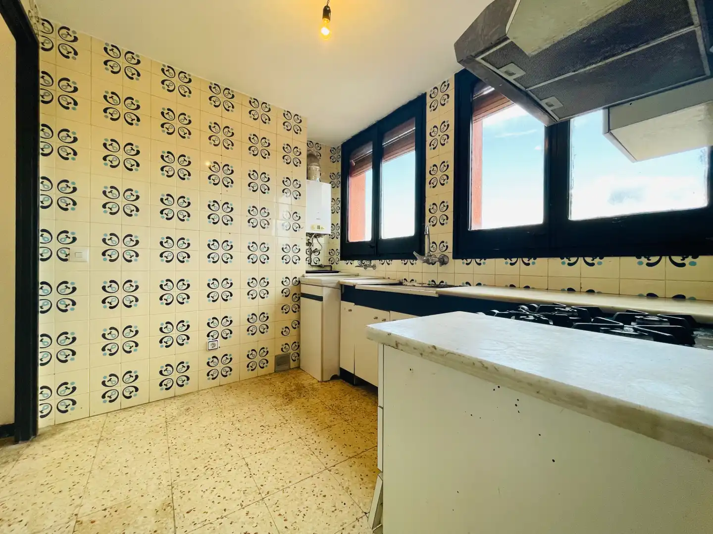 Cuina de Pis en venda en Corbera de Llobregat amb Forn i Balcó