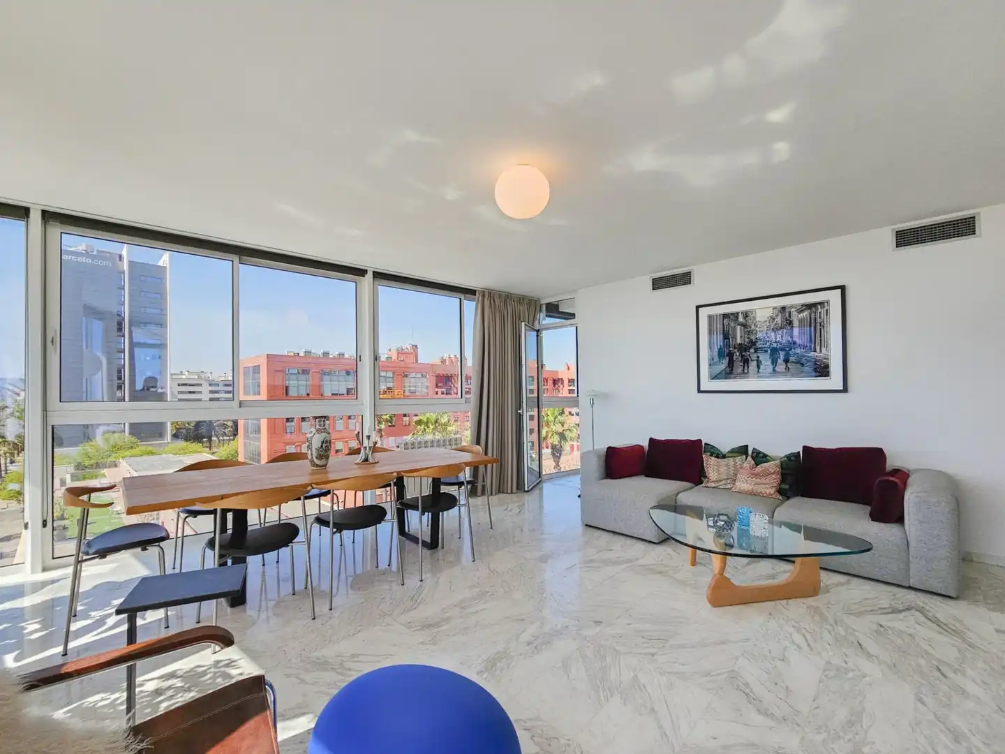 Wohnzimmer von Wohnung zum Verkauf in Barcelona mit Klimaanlage, Heizung und Balkon