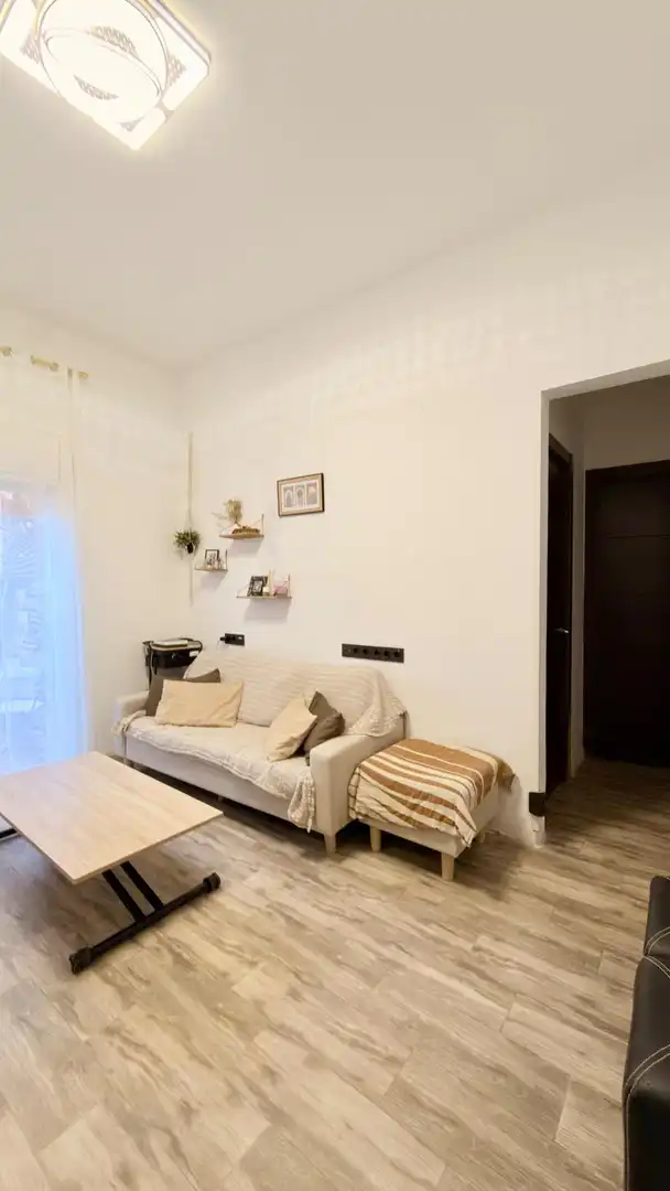 Dormitori de Planta baixa en venda en Cornellà de Llobregat amb Aire condicionat i Terrassa