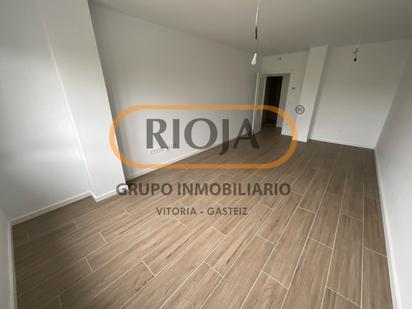 Bedroom of Flat for sale in Vitoria - Gasteiz  with Heating, Terrace and Storage room