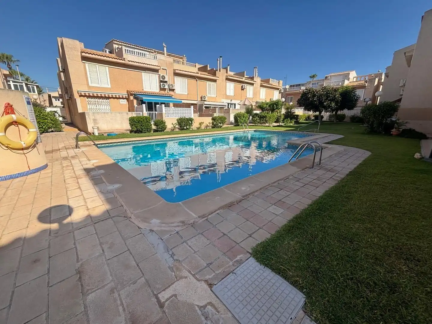 Piscina de Casa o chalet en venta en Torrevieja con Terraza y Piscina comunitaria