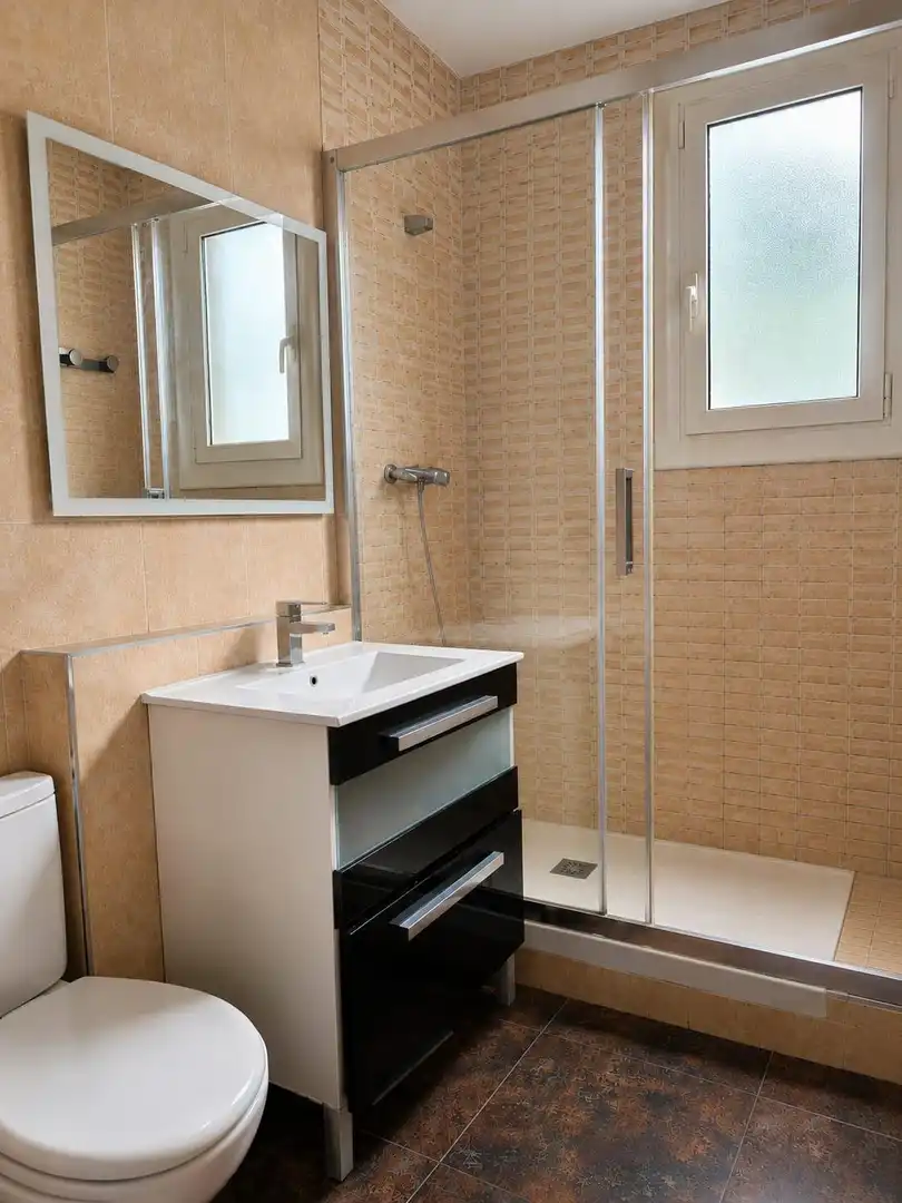 Bany de Apartament en venda en Barcelona amb Aire condicionat i Parquet