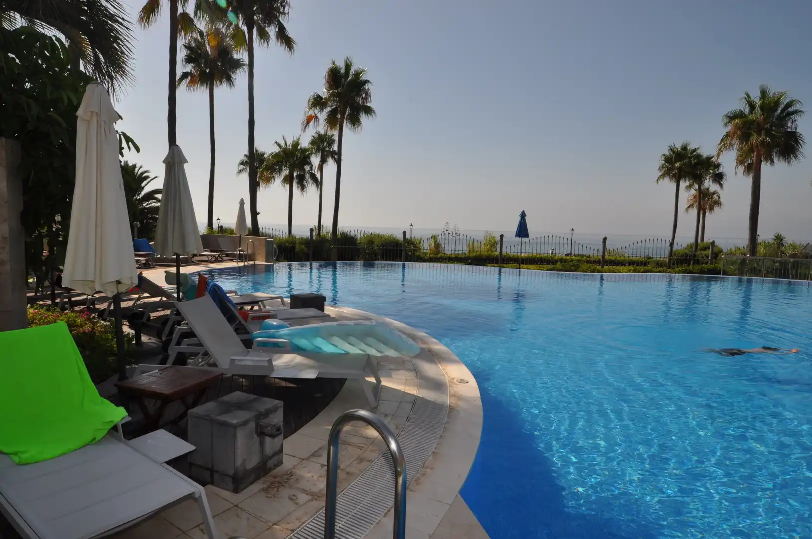 Schwimmbecken von Dachboden zur Miete in Estepona mit Klimaanlage, Heizung und Terrasse