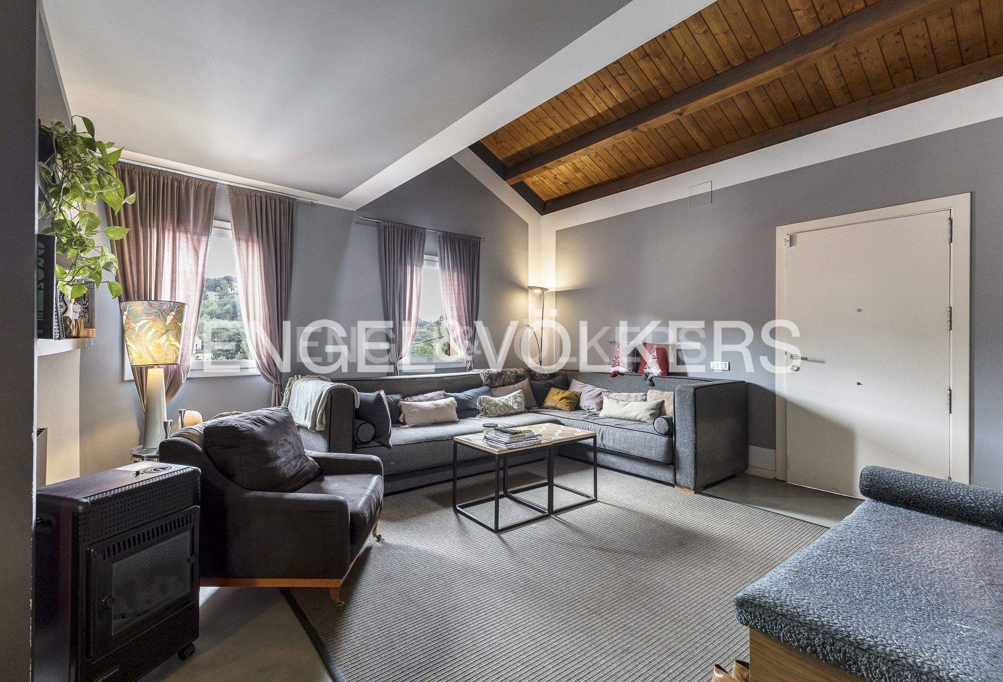 Living room of Houses for sale in  Barcelona Capital  with Air Conditioner, Heating and Private garden