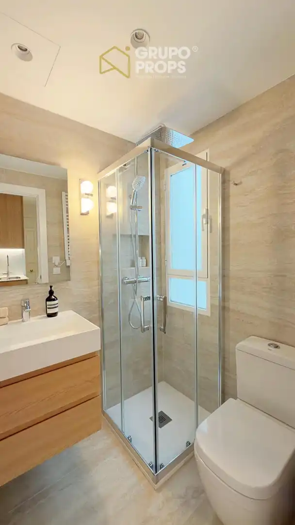 Badezimmer von Wohnungen zur Miete in Madrid mit Klimaanlage und Heizung