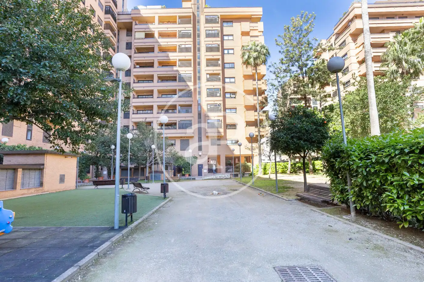 Außenansicht von Wohnung zur Miete in Valencia mit Klimaanlage, Heizung und Privatgarten