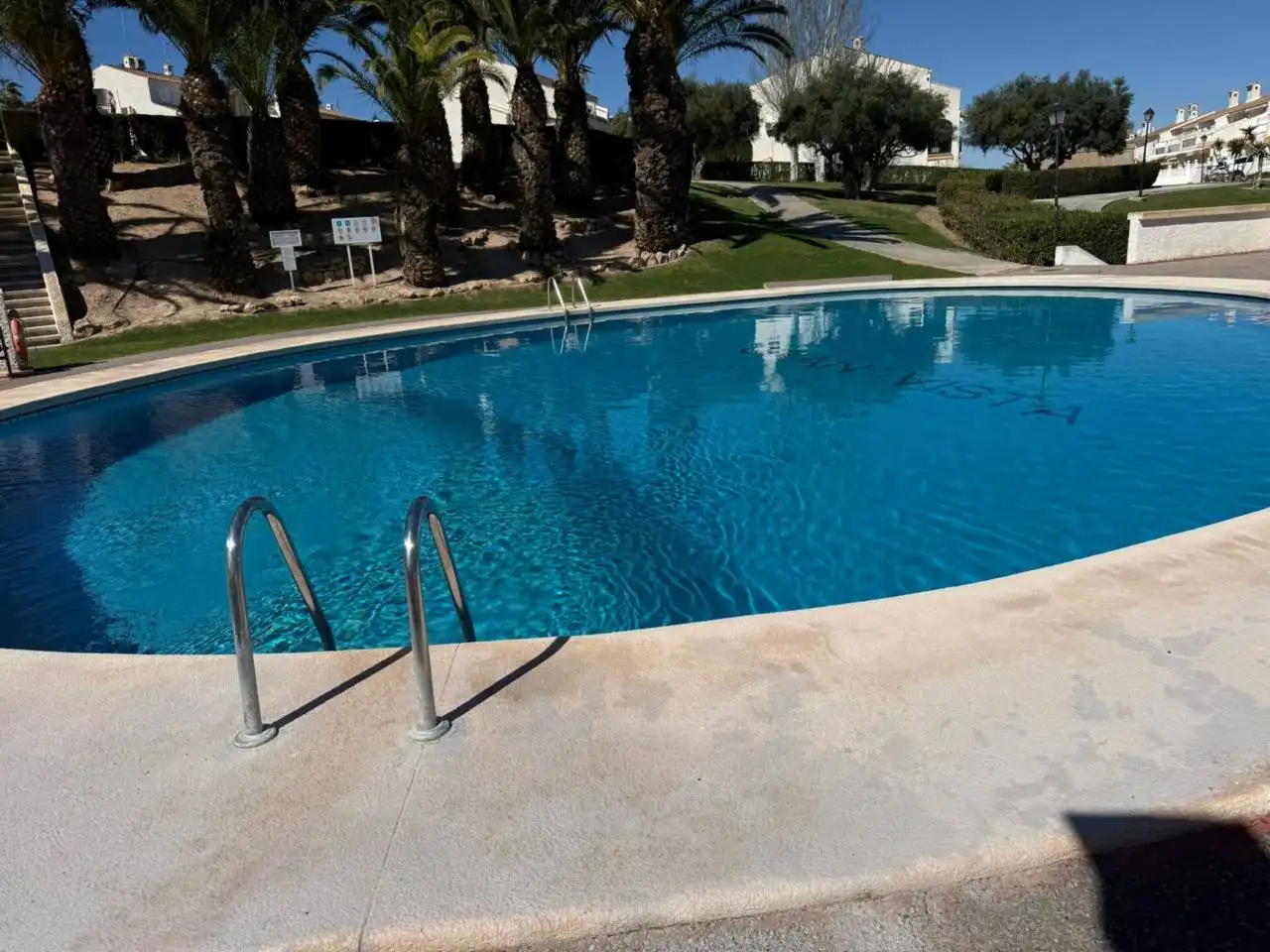 Schwimmbecken von Wohnung zum Verkauf in Santa Pola mit Klimaanlage, Terrasse und Gemeinschaftspool