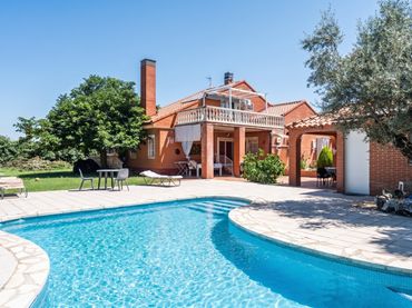 Villa avec balcon à vendre à  Urbanizaciones