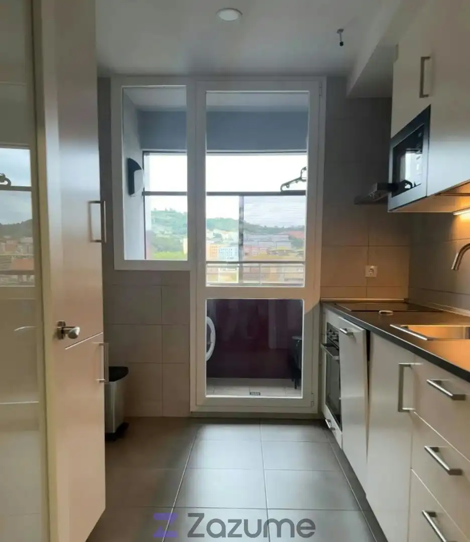 Cuina de Apartament de lloguer en Bilbao  amb Calefacció, Terrassa i Moblat