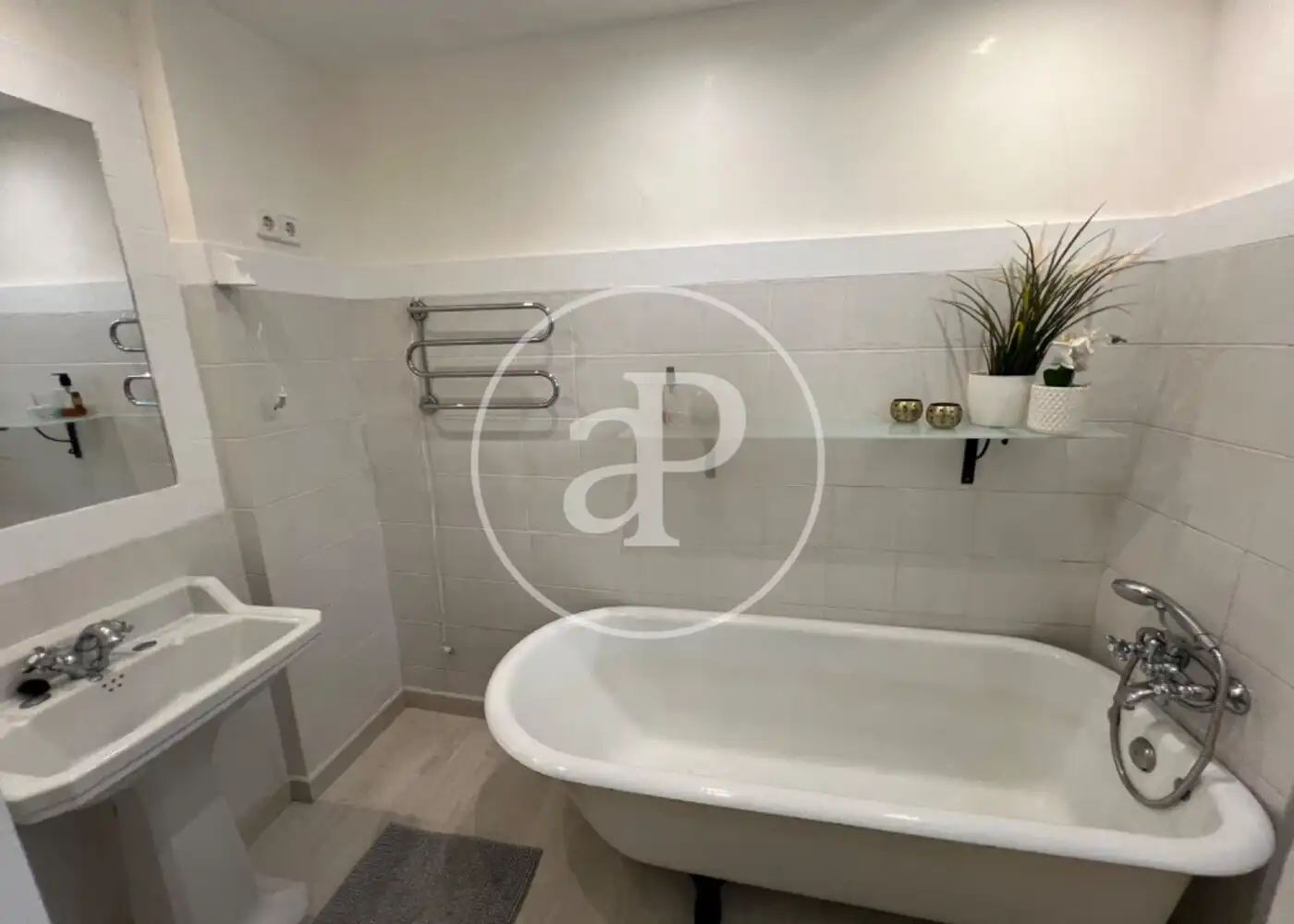 Baño de Piso en venta en  Palma de Mallorca con Aire acondicionado, Calefacción y Terraza