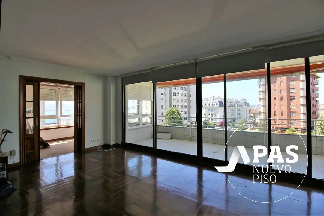 Living room of Flat for sale in Santander  with Heating, Private garden and Terrace