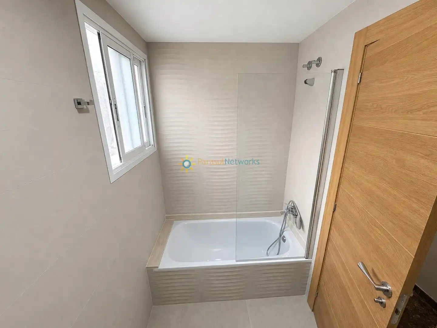 Baño de Piso de alquiler en Xeraco con Amueblado y Balcón