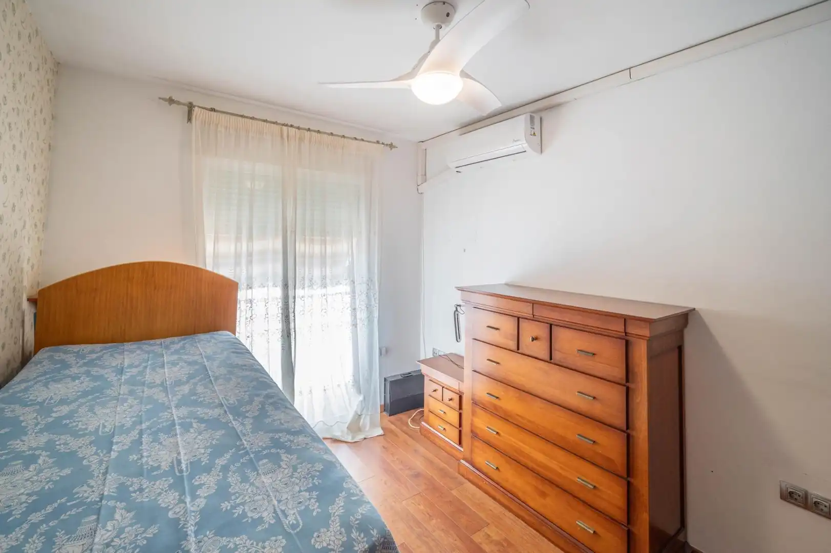 Habitación de Ático en venta en Armilla con Aire acondicionado, Trastero y Amueblado